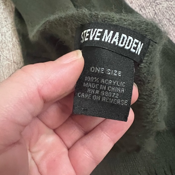 Steve Madden Scarf and Beanie Set - Picture 7 of 7